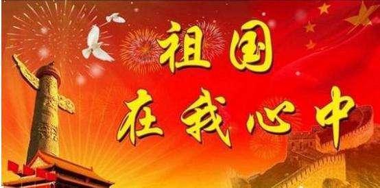 度假的时尚女孩